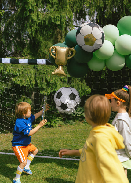 Set de Globos Trofeo y Pelotas Fútbol 4 Uds